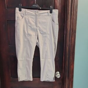 Tricotto Lightweight Soft Gray Cropped Pants